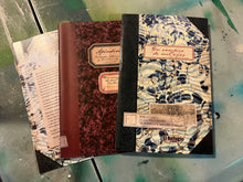 Load image into Gallery viewer, cover spread of Un Vampiro de Mil Años